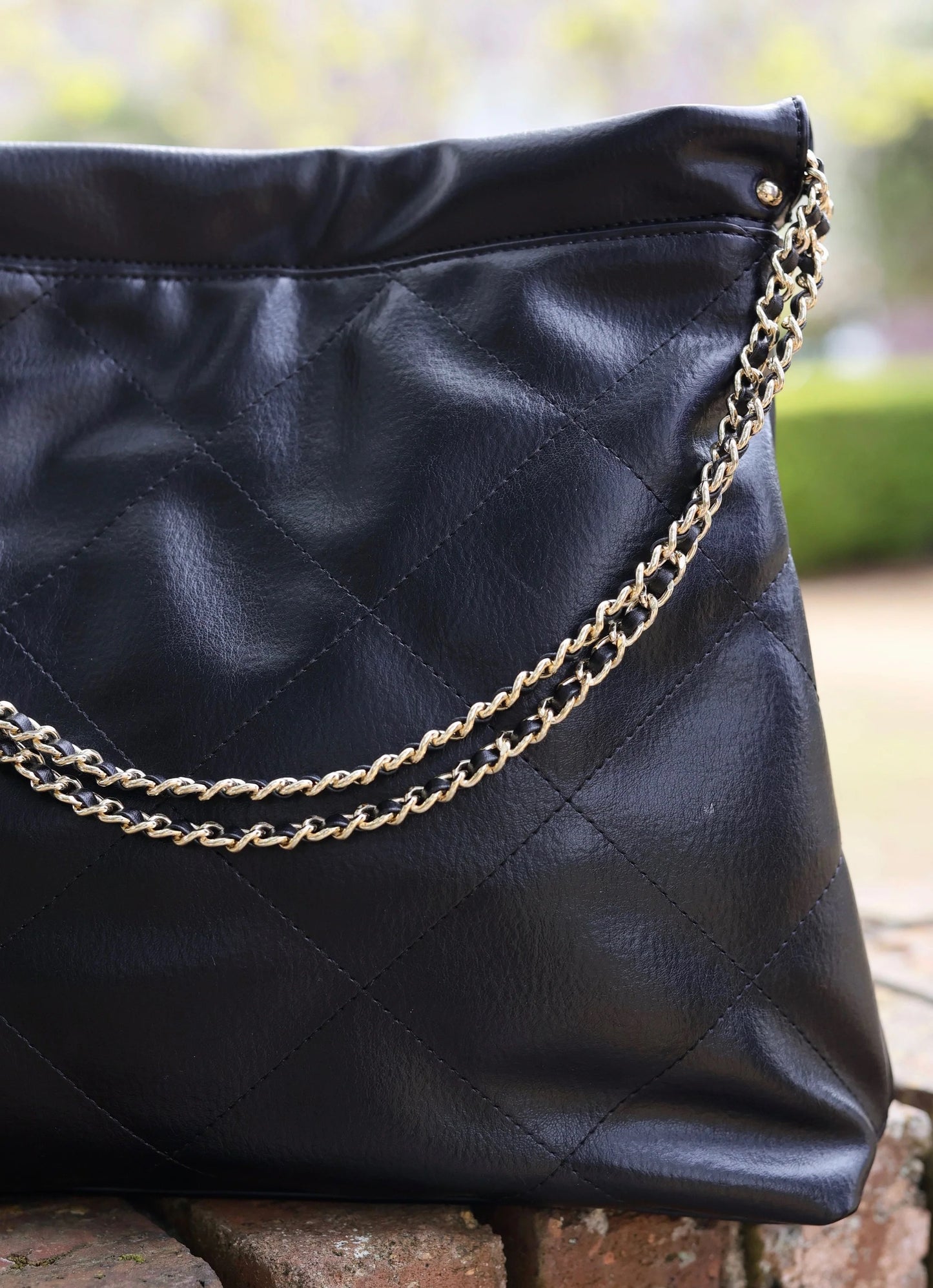 HARLOW TOTE WITH POUCH-BLACK