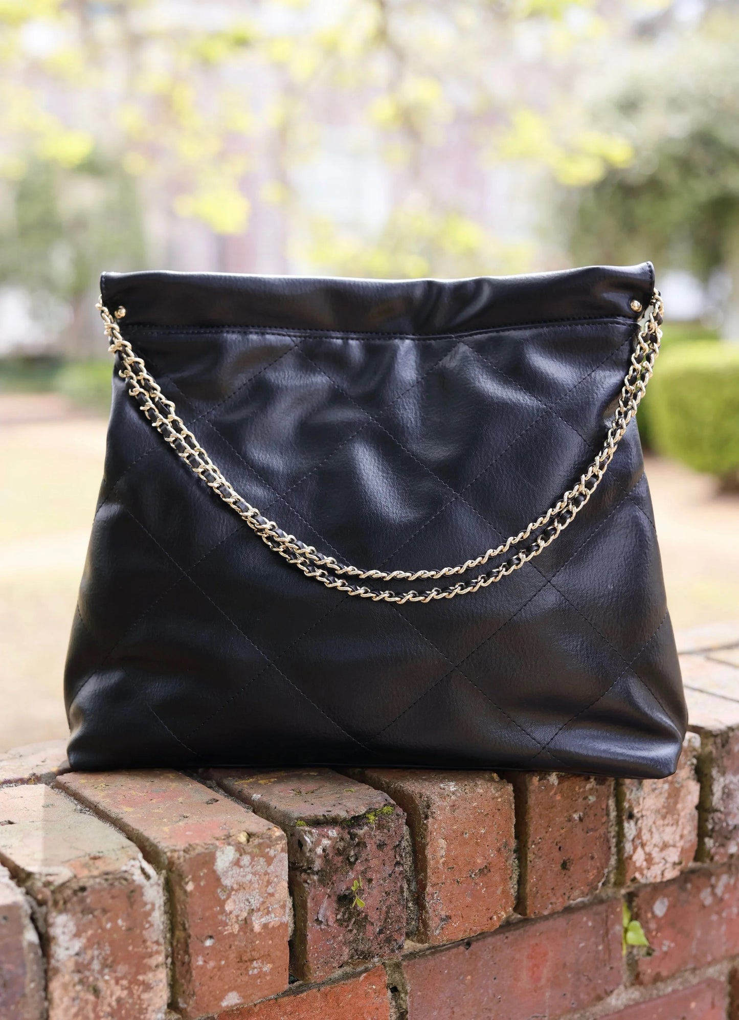 HARLOW TOTE WITH POUCH-BLACK
