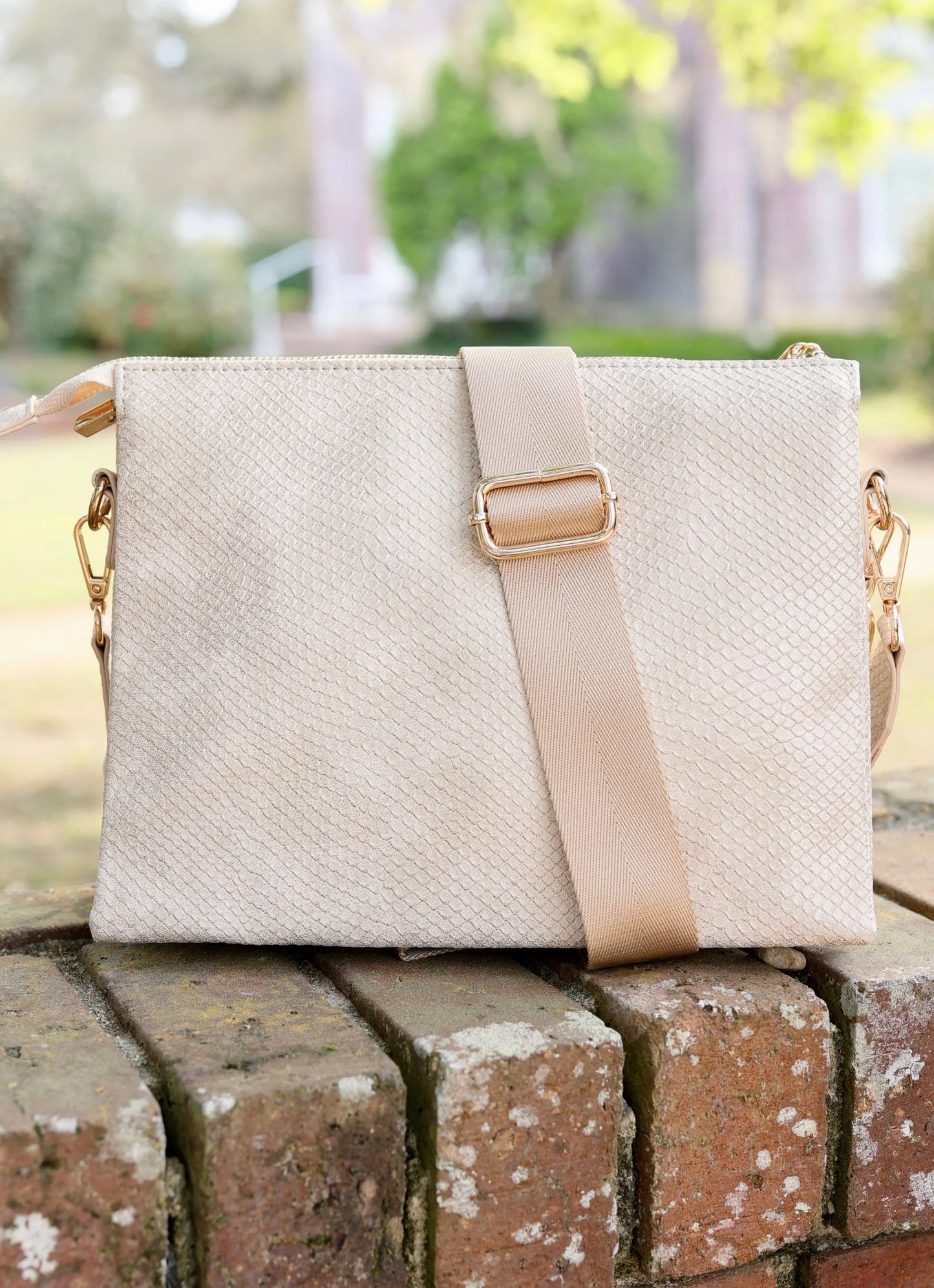 ARIANA CROSSBODY- SHIMMER CHAMPAGNE