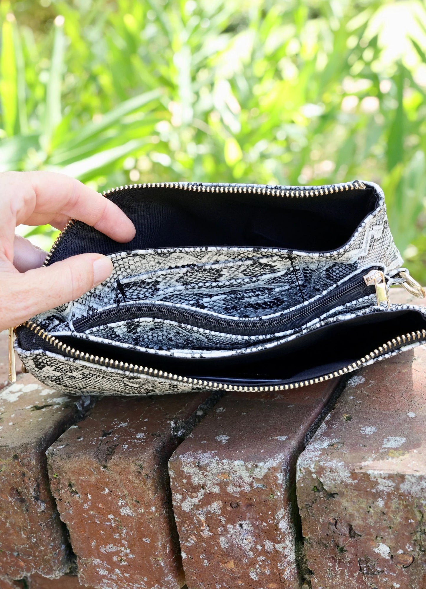 LIZ CUSTOM COLLECTION CROSSBODY- CHARCOAL ES