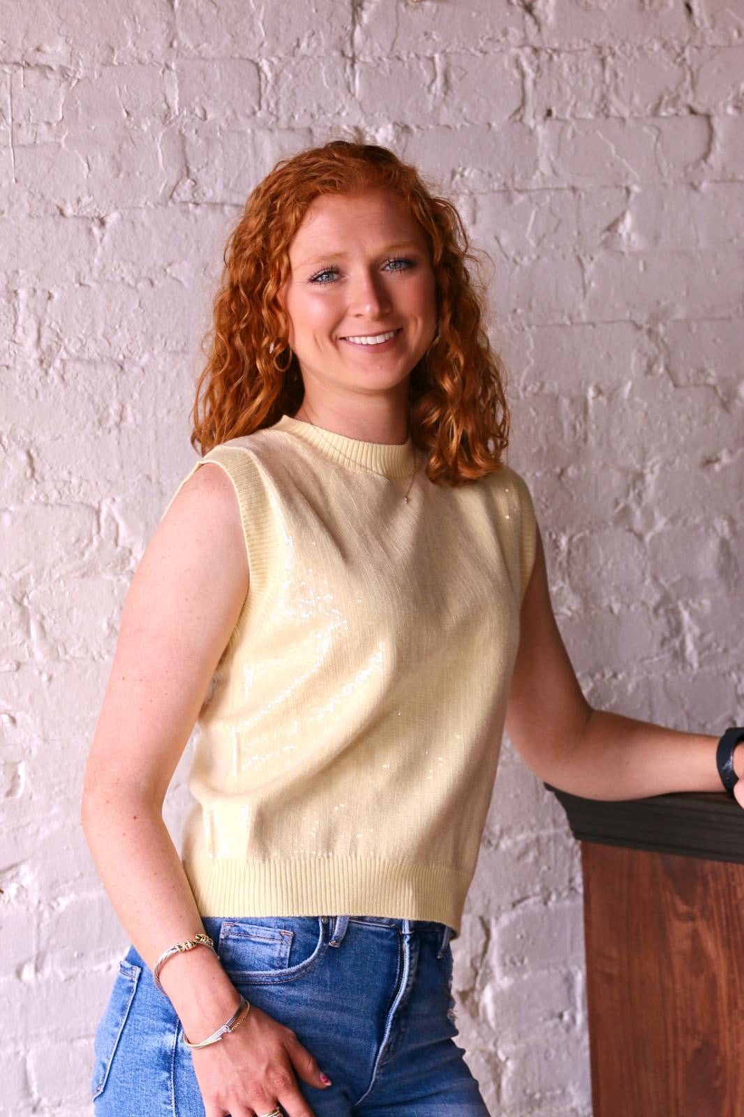 SEQUIN SLEEVELESS SWEATER