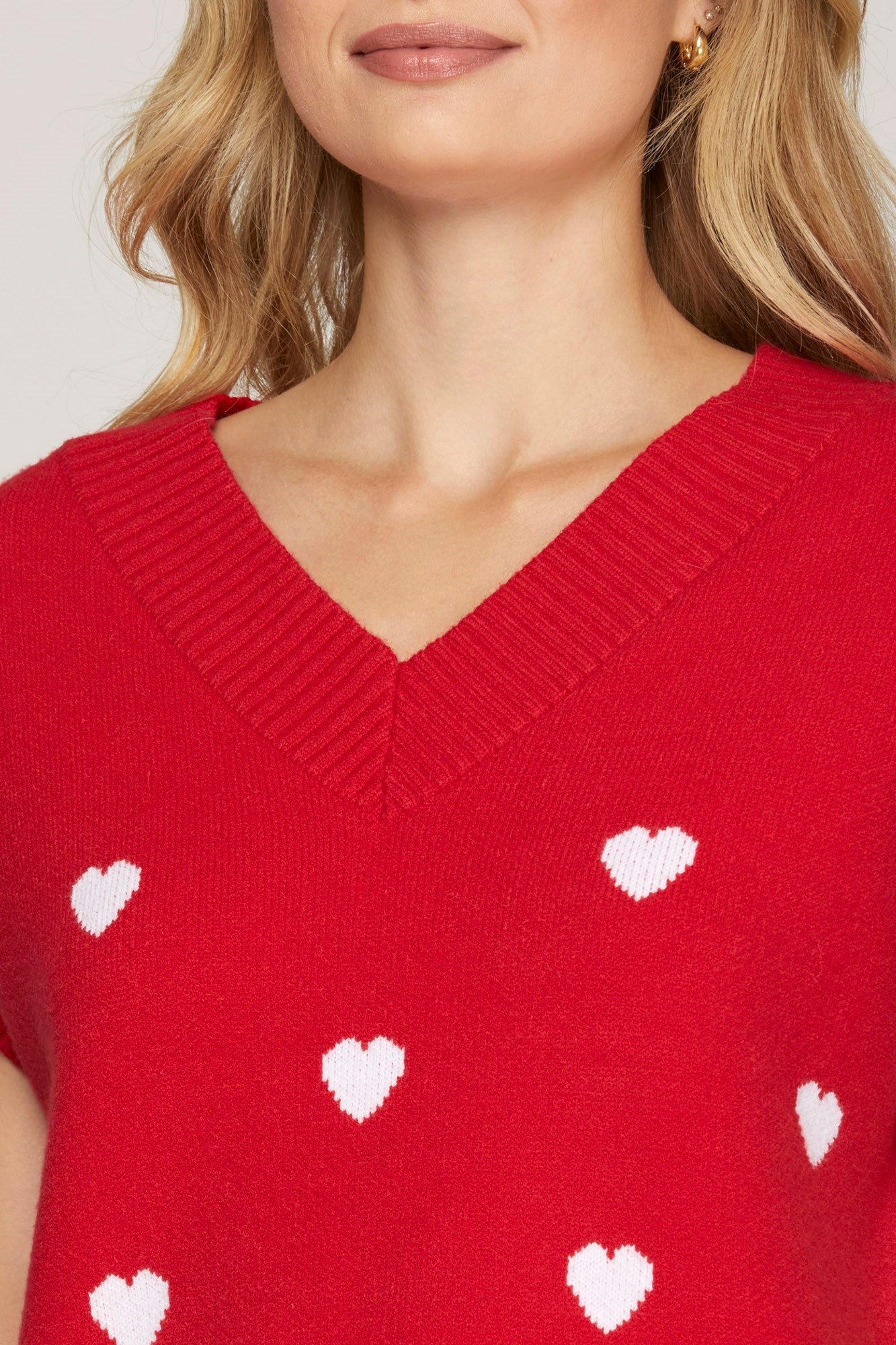 V-NECK HEART PATTERN SWEATER VEST