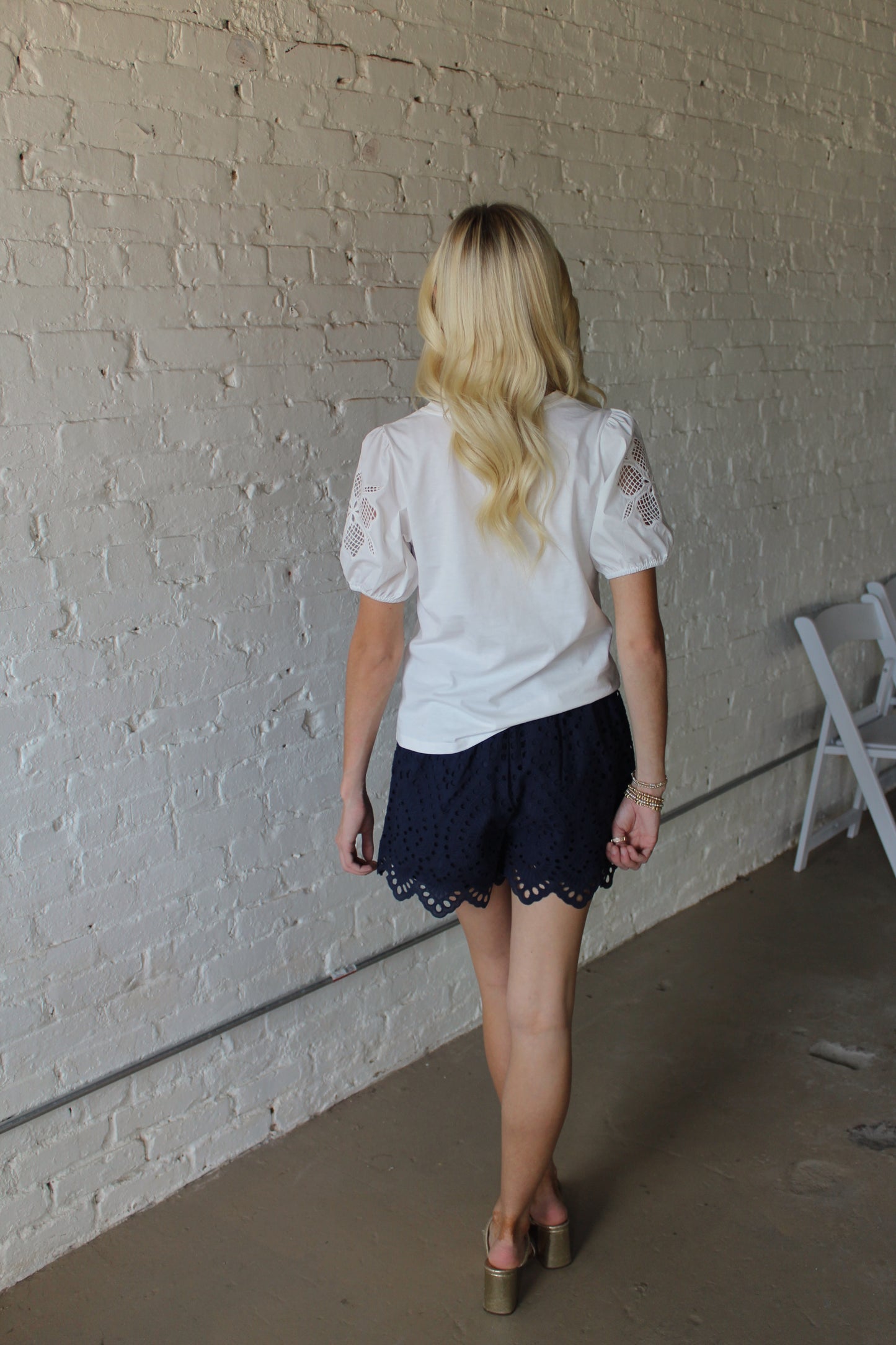 EYELET CHARM TEE