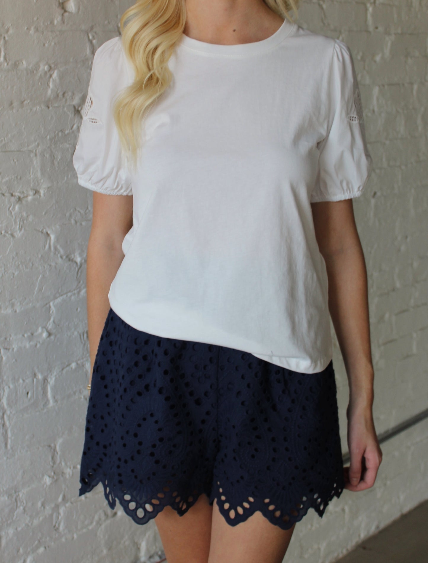EYELET CHARM TEE