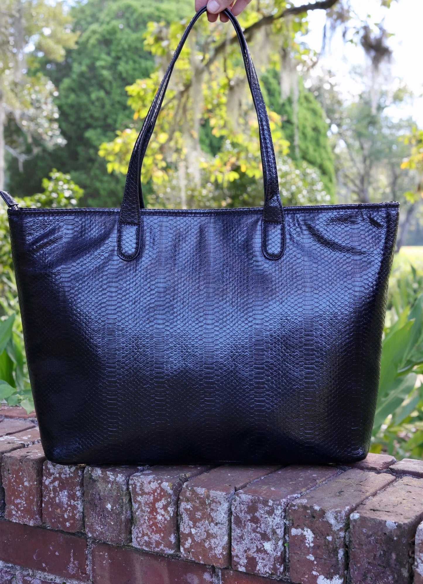 DANIELA LARGE TOTE BAG - BLACK ES - Gopher Lane Boutique & Gifts