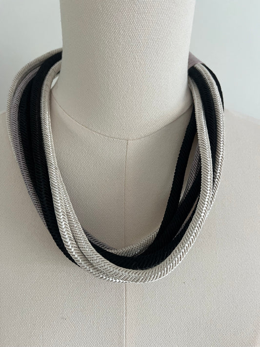 ROPE NECKLACE- BLACK MULTI