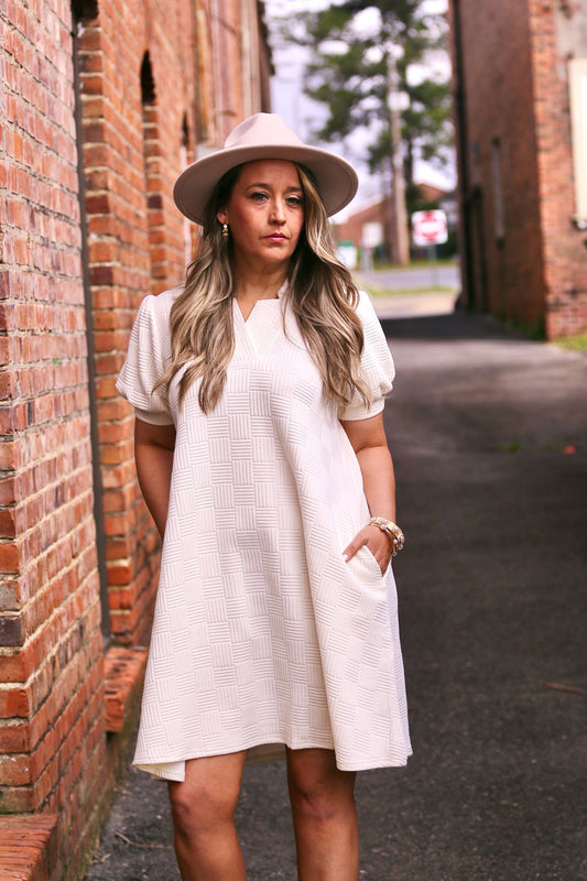 IVORY TEXTURED SHIFT DRESS