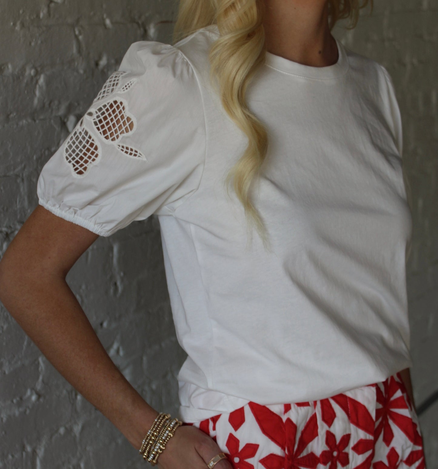 EYELET CHARM TEE