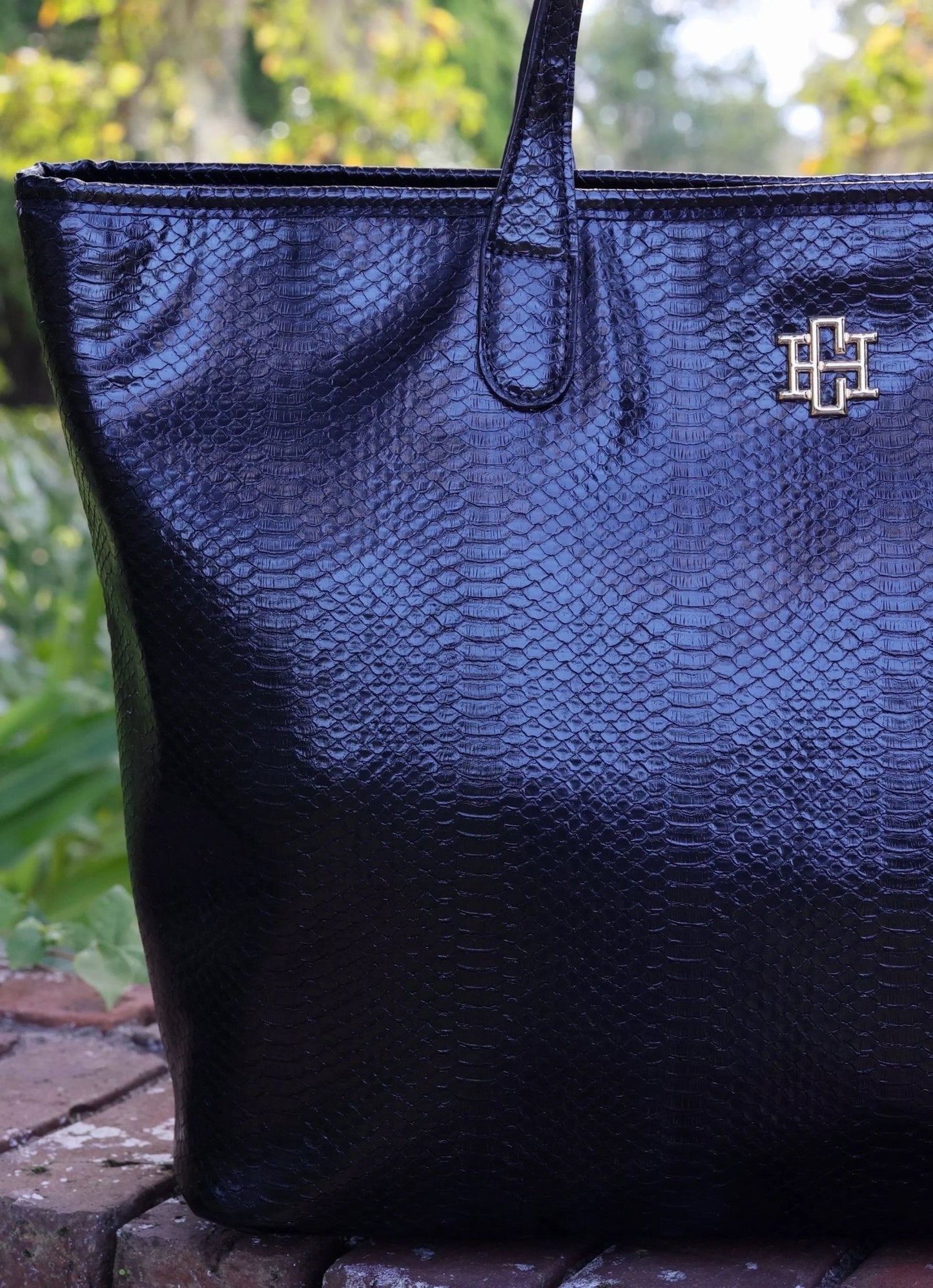 DANIELA LARGE TOTE BAG - BLACK ES - Gopher Lane Boutique & Gifts