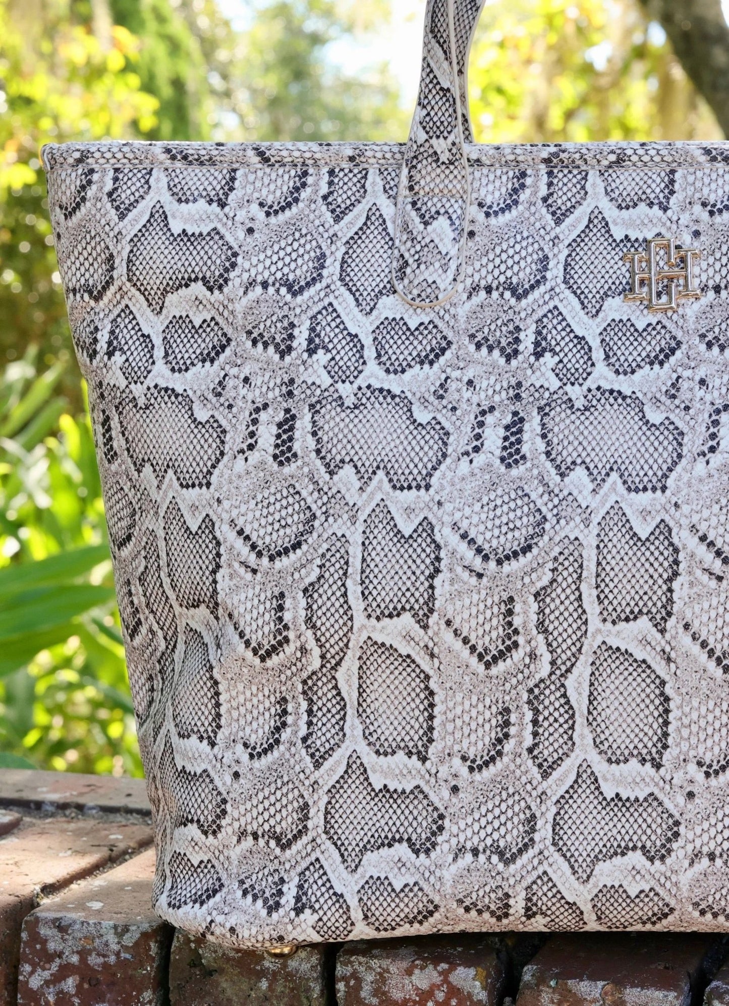 DANIELA LARGE TOTE - MOCHA ES - Gopher Lane Boutique & Gifts