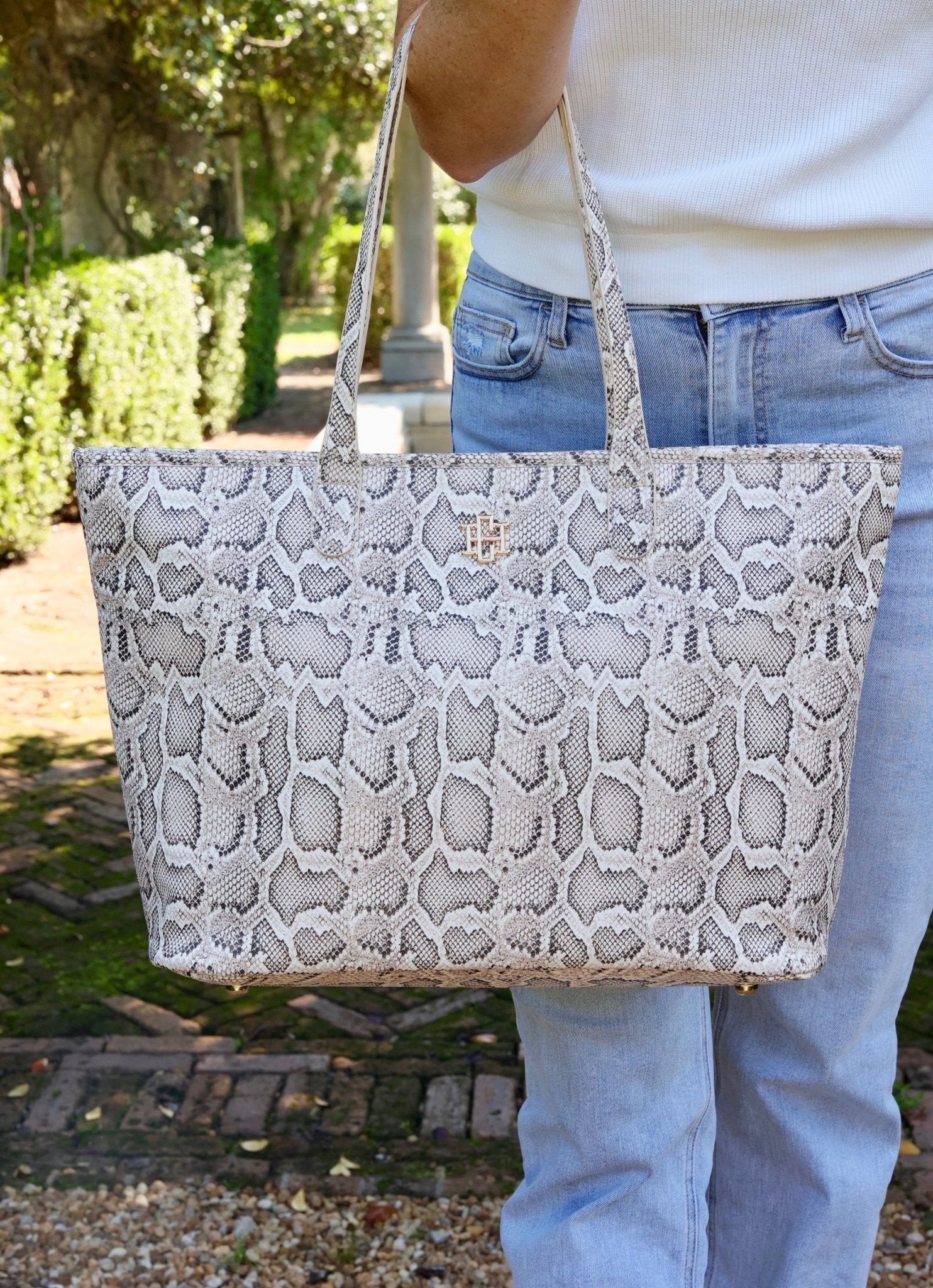 DANIELA LARGE TOTE - MOCHA ES - Gopher Lane Boutique & Gifts