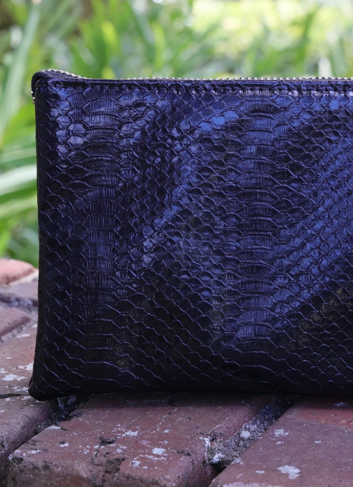 LIZ CUSTOM COLLECTION CROSSBODY - BLACK ES - Gopher Lane Boutique & Gifts