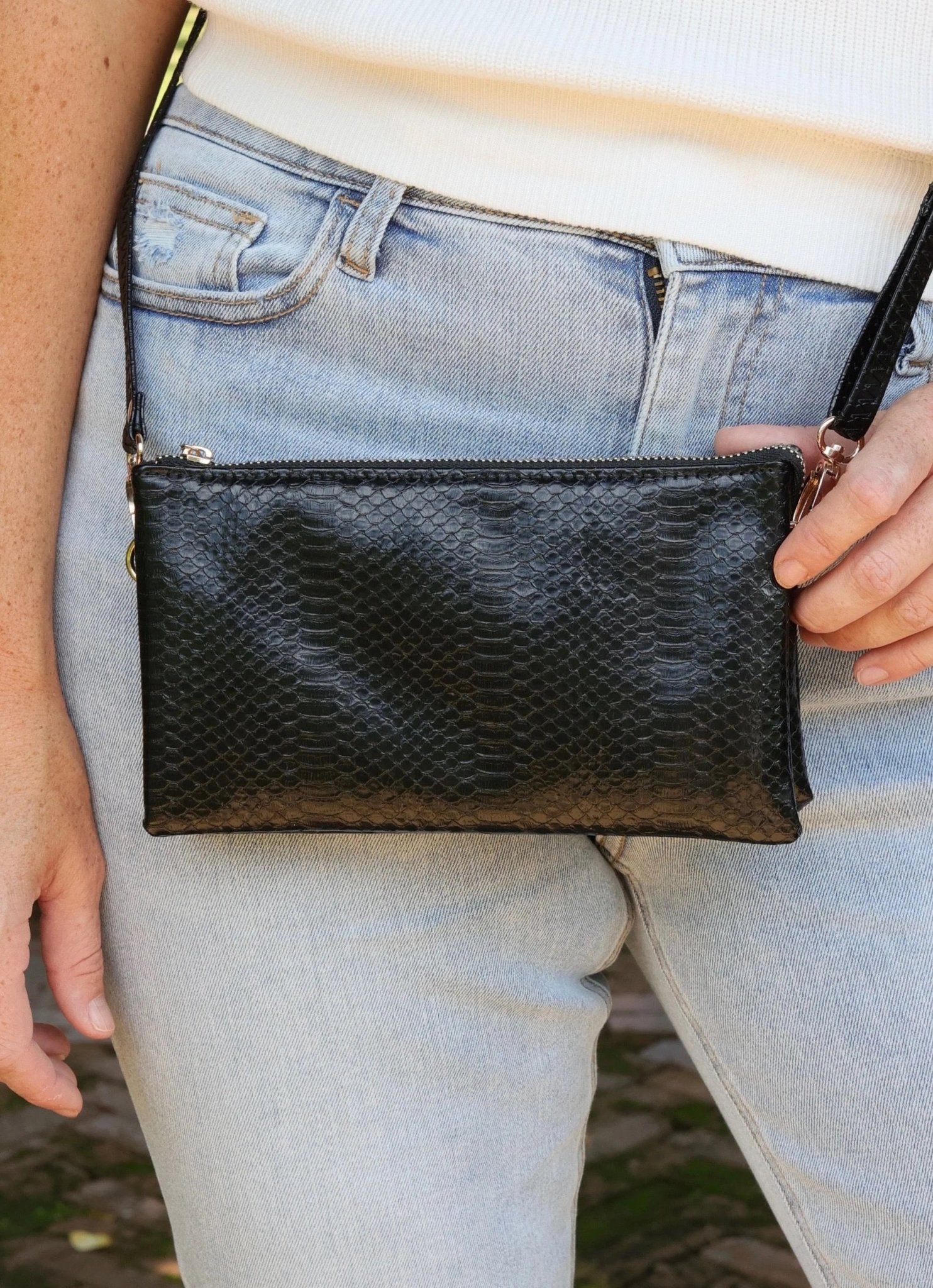 LIZ CUSTOM COLLECTION CROSSBODY - BLACK ES - Gopher Lane Boutique & Gifts