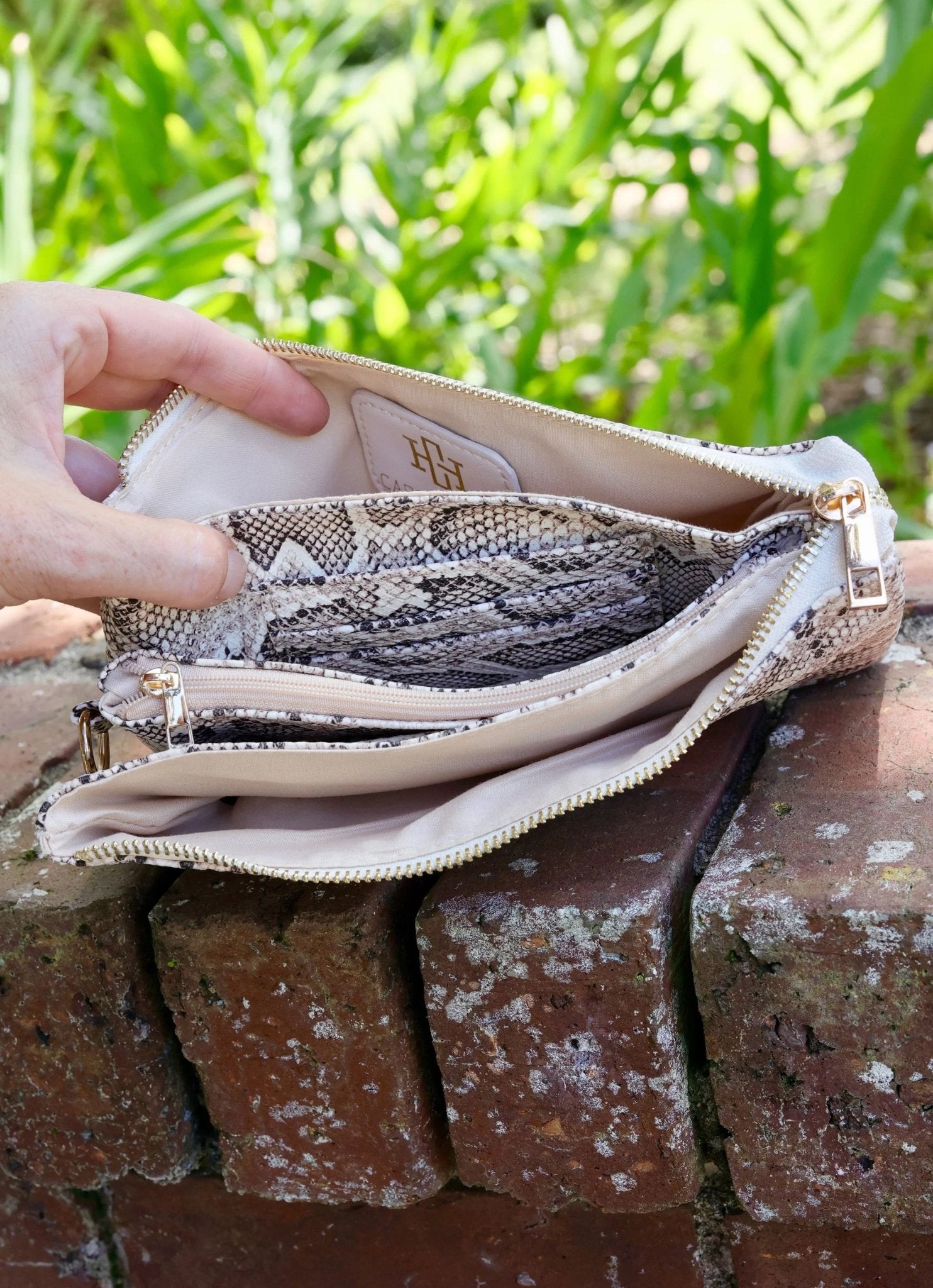LIZ CUSTOM COLLECTION CROSSBODY - MOCHA ES - Gopher Lane Boutique & Gifts