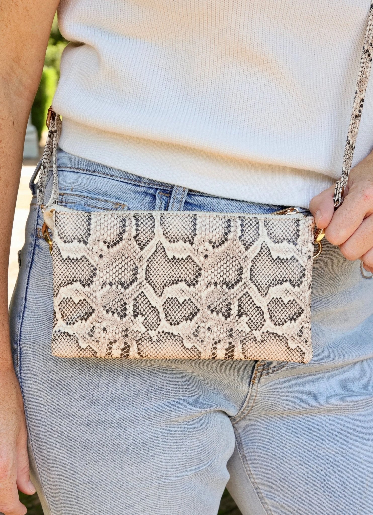 LIZ CUSTOM COLLECTION CROSSBODY - MOCHA ES - Gopher Lane Boutique & Gifts